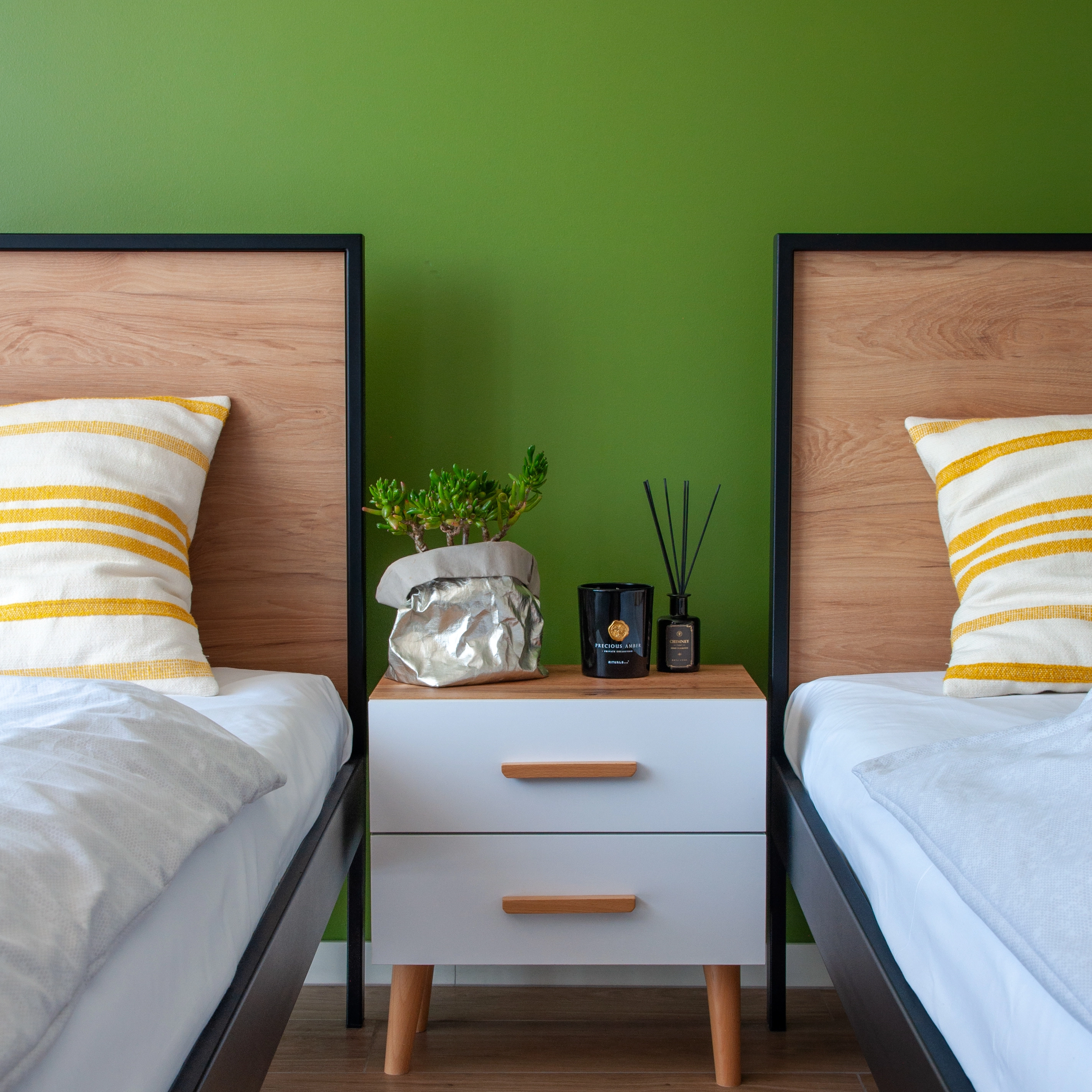 4 pełnowymiarowe łóżka - noclegi dla ekip technicznych i firm w Gliwicach