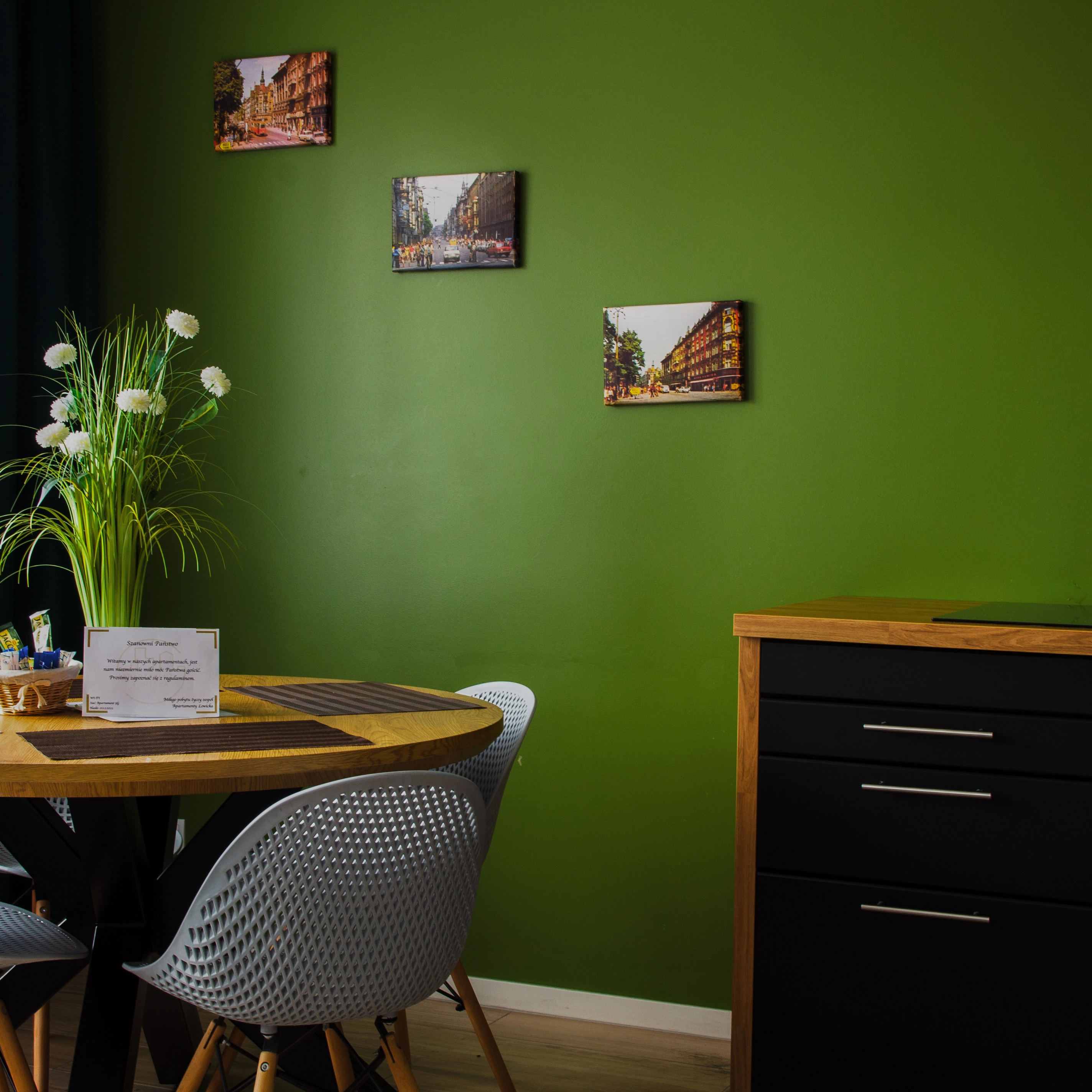 Przestronny salon w apartamencie biznesowym L28 - noclegi Gliwice Sośnica